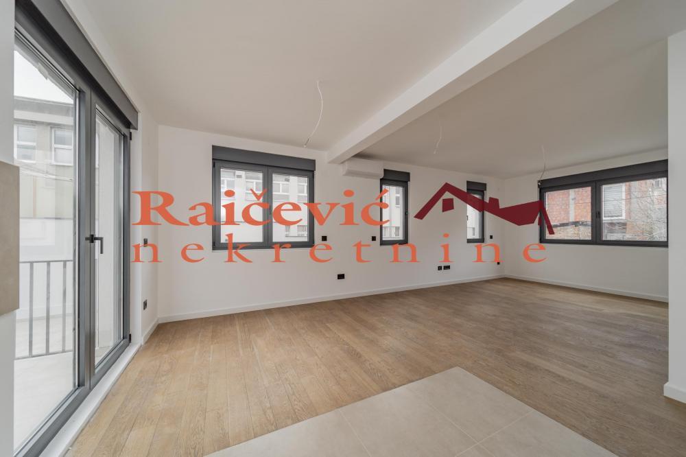 Stan na prodaju u Beogradu, Cvetkova pijaca, cetvorosoban, 75m2, cena 260000 evra