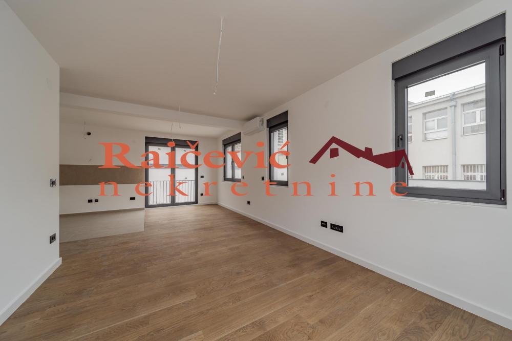 Stan na prodaju u Beogradu, Cvetkova pijaca, cetvorosoban, 75m2, cena 260000 evra