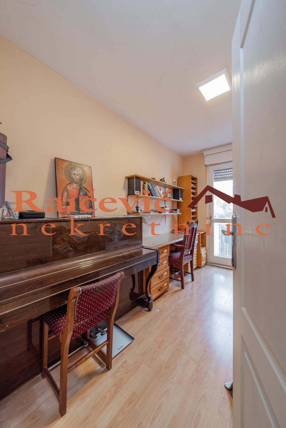 Stan na prodaju u Beogradu, Dorćol, troiposoban, 76m2, cena 350000 evra