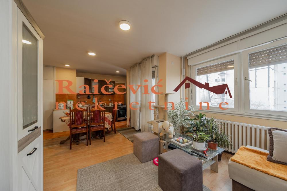 Stan na prodaju u Beogradu, Dorćol, troiposoban, 76m2, cena 350000 evra