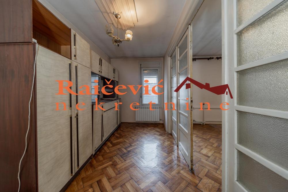 Stan na prodaju u Beogradu, Beograd (centar), trosoban, 77m2, cena 385000 evra