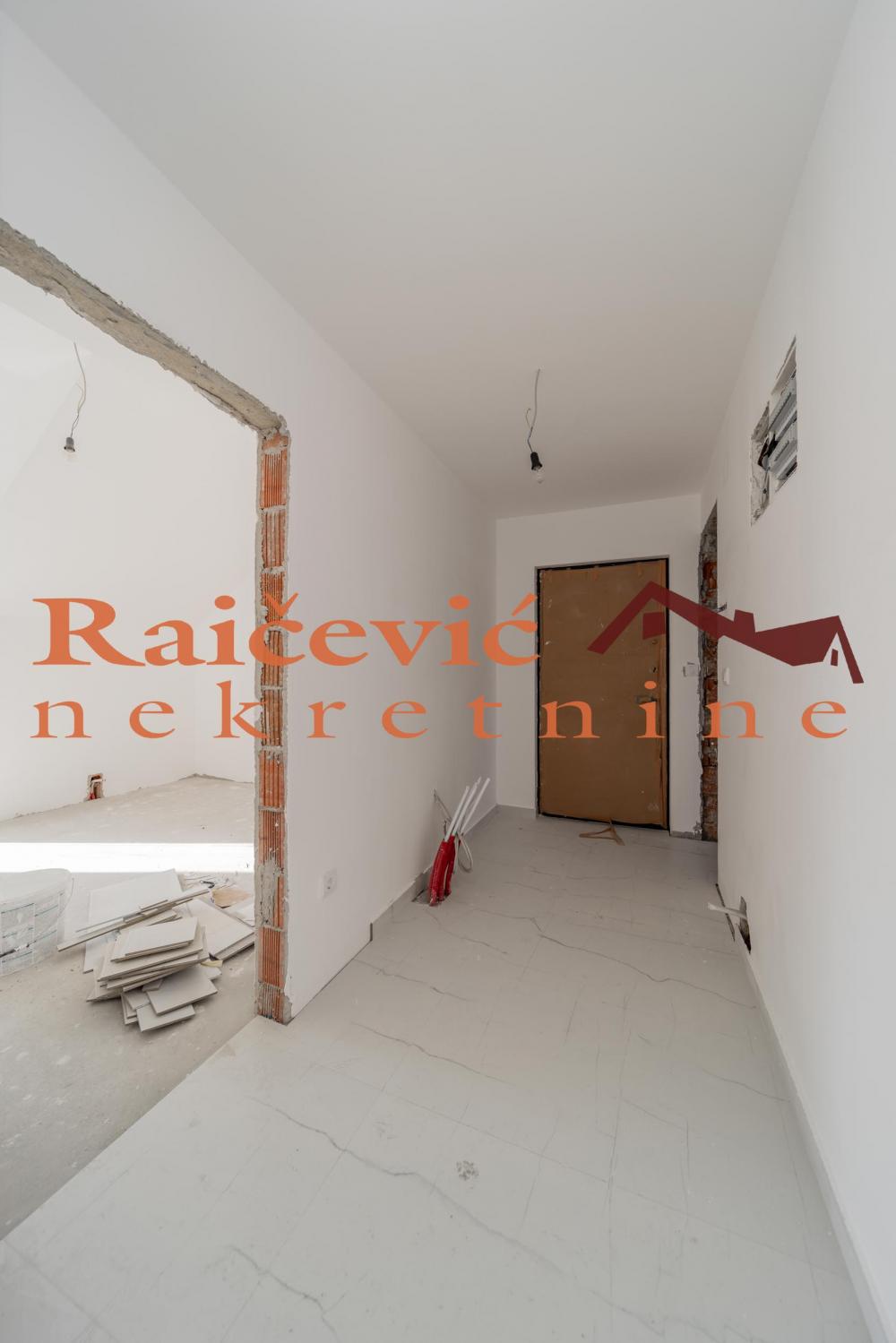 Stan na prodaju u Beogradu, Kaluđerica, trosoban, 80m2, cena 149000 evra