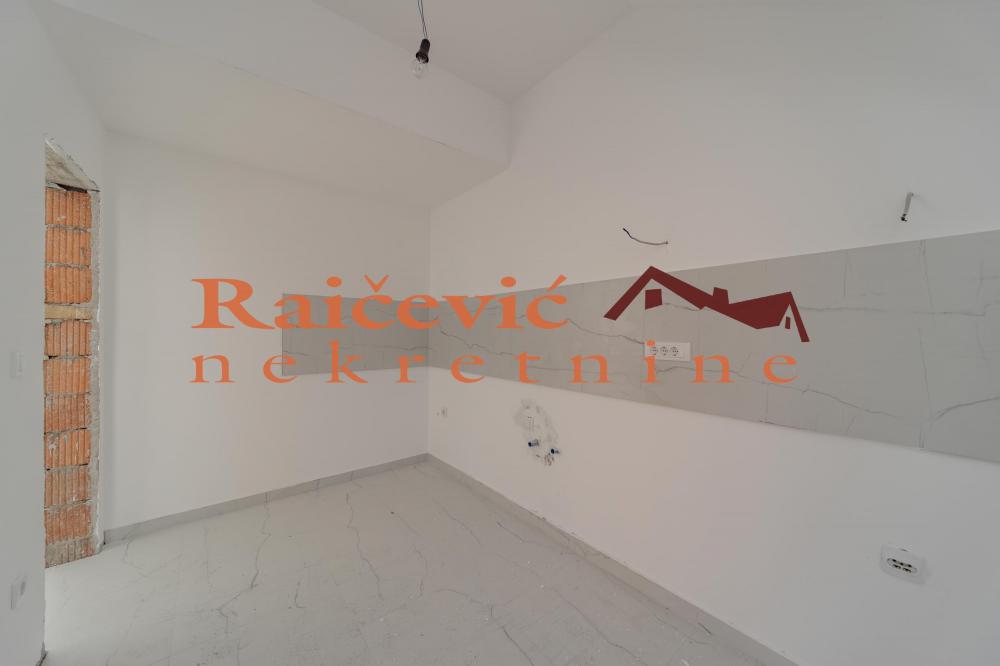 Stan na prodaju u Beogradu, Kaluđerica, trosoban, 80m2, cena 149000 evra