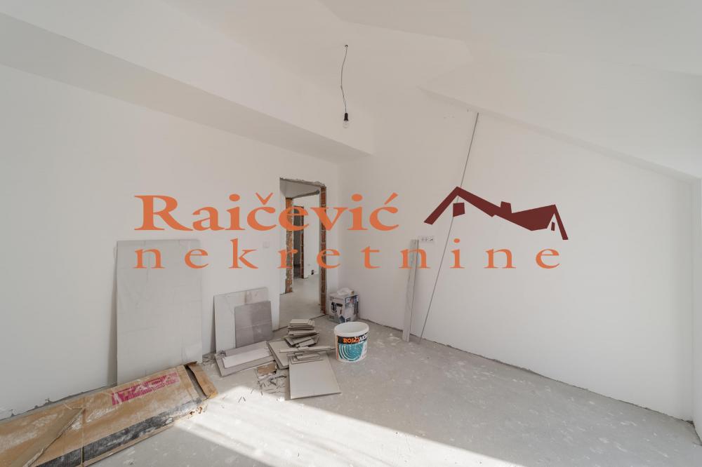 Stan na prodaju u Beogradu, Kaluđerica, trosoban, 80m2, cena 149000 evra