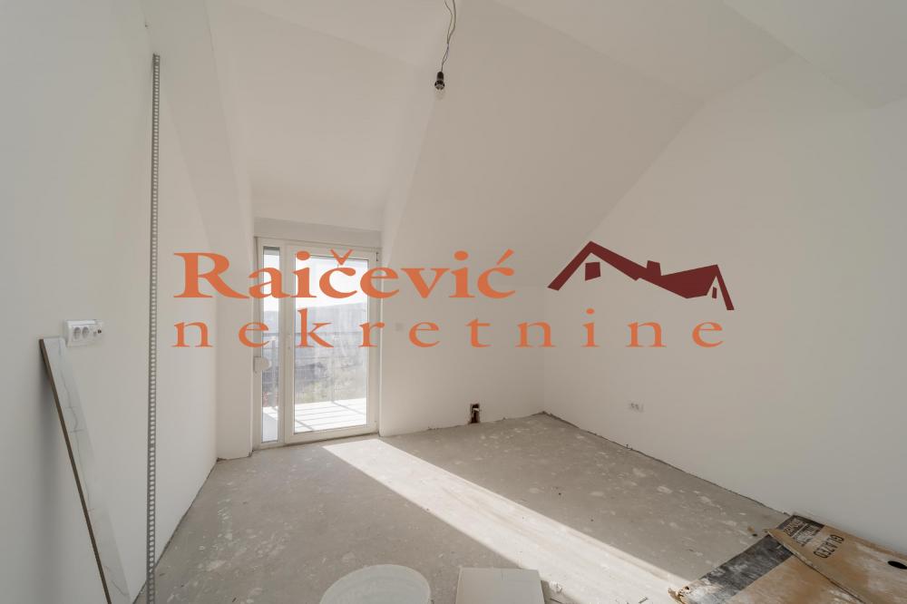 Stan na prodaju u Beogradu, Kaluđerica, trosoban, 81m2, cena 149000 evra