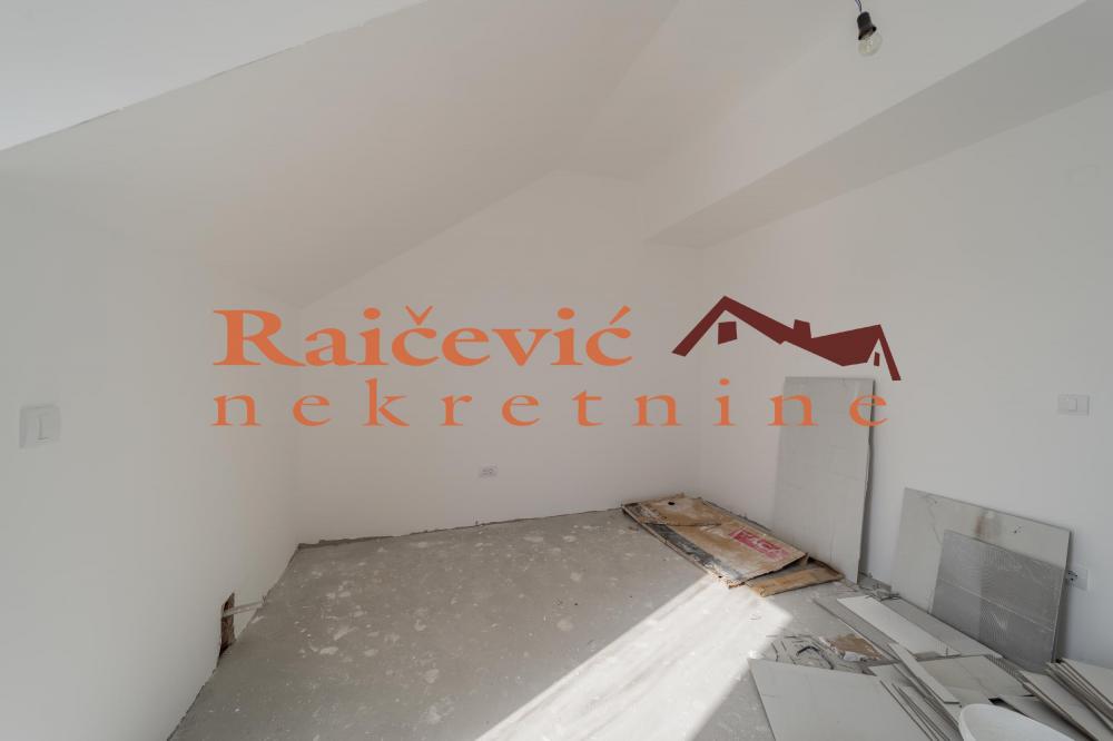 Stan na prodaju u Beogradu, Kaluđerica, trosoban, 81m2, cena 149000 evra