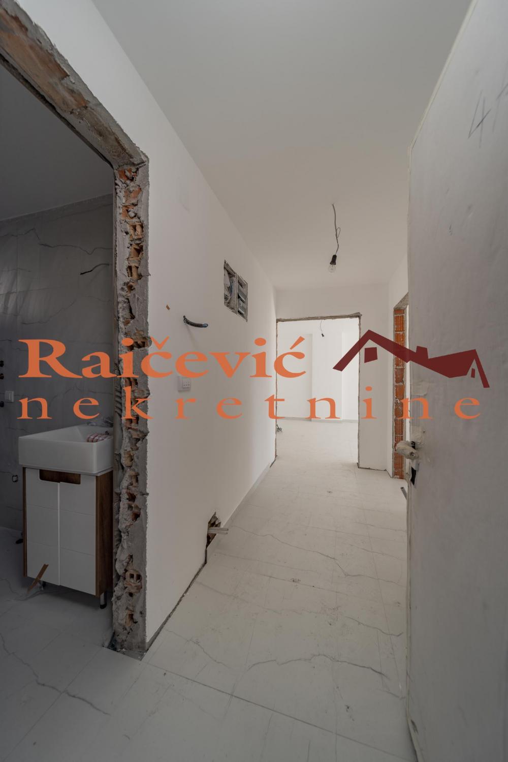 Stan na prodaju u Beogradu, Kaluđerica, trosoban, 81m2, cena 149000 evra