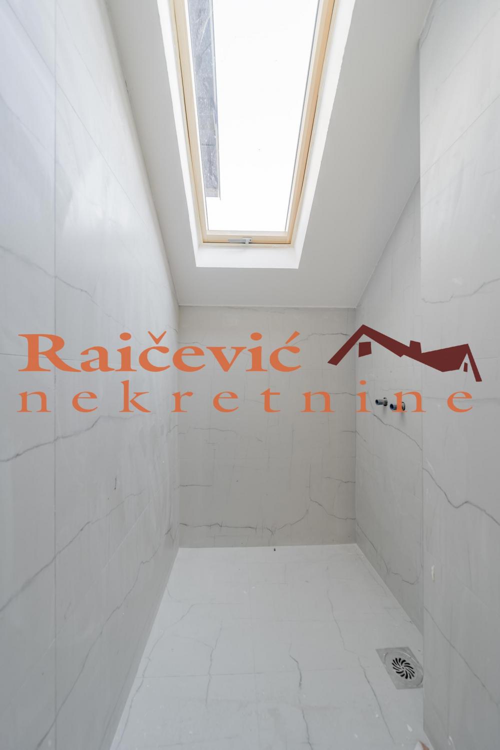 Stan na prodaju u Beogradu, Kaluđerica, trosoban, 81m2, cena 149000 evra