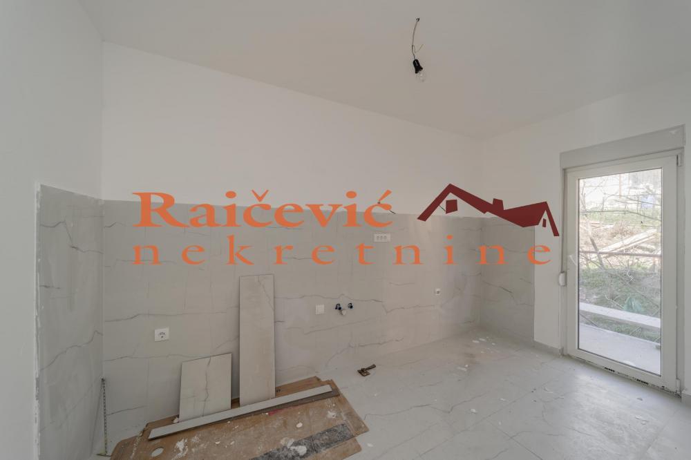 Stan na prodaju u Beogradu, Kaluđerica, trosoban, 81m2, cena 150800 evra