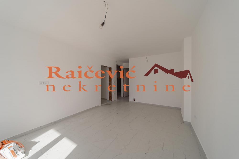 Stan na prodaju u Beogradu, Kaluđerica, trosoban, 81m2, cena 150800 evra