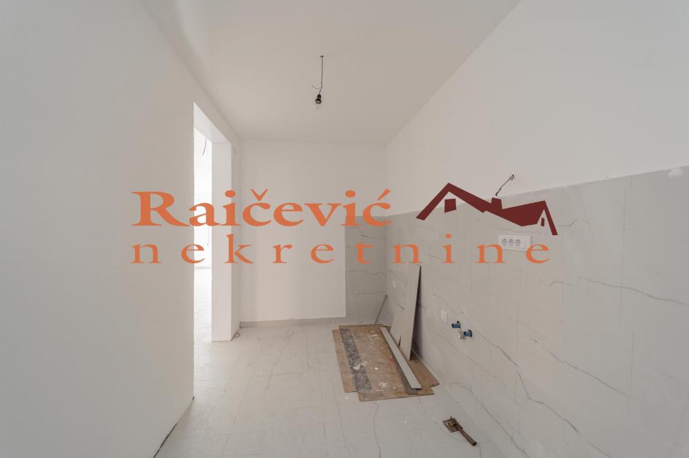 Stan na prodaju u Beogradu, Kaluđerica, trosoban, 81m2, cena 150800 evra