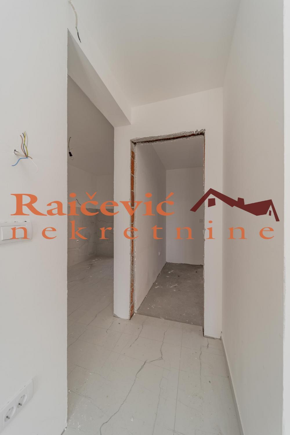 Stan na prodaju u Beogradu, Kaluđerica, trosoban, 81m2, cena 150800 evra