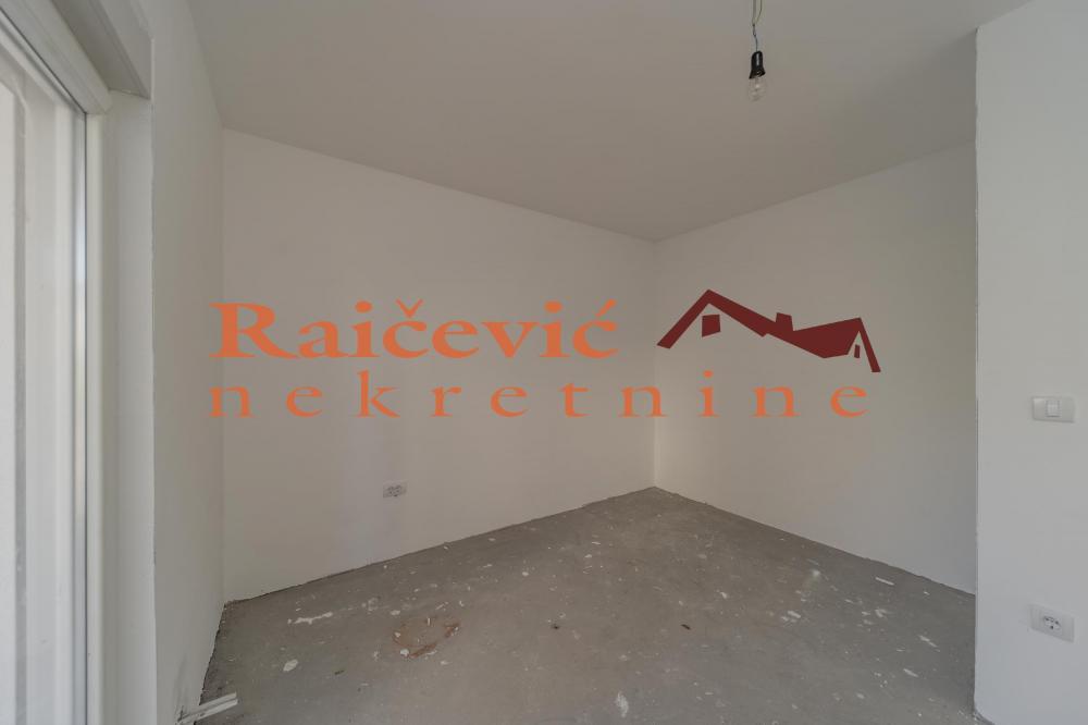 Stan na prodaju u Beogradu, Kaluđerica, trosoban, 81m2, cena 150800 evra