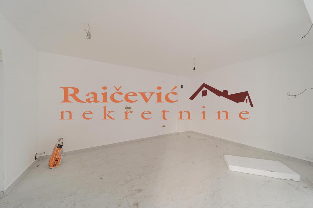 Stan na prodaju u Beogradu, Kaluđerica, trosoban, 82m2, cena 152600 evra