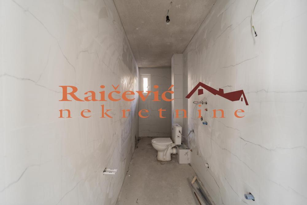 Stan na prodaju u Beogradu, Kaluđerica, trosoban, 82m2, cena 152600 evra