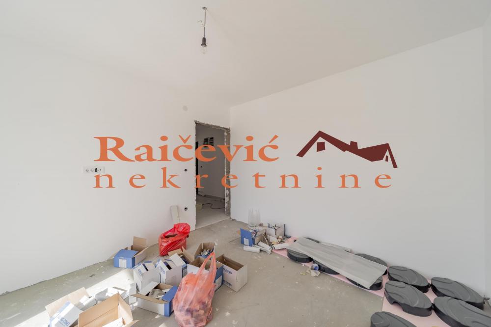 Stan na prodaju u Beogradu, Kaluđerica, trosoban, 82m2, cena 152600 evra