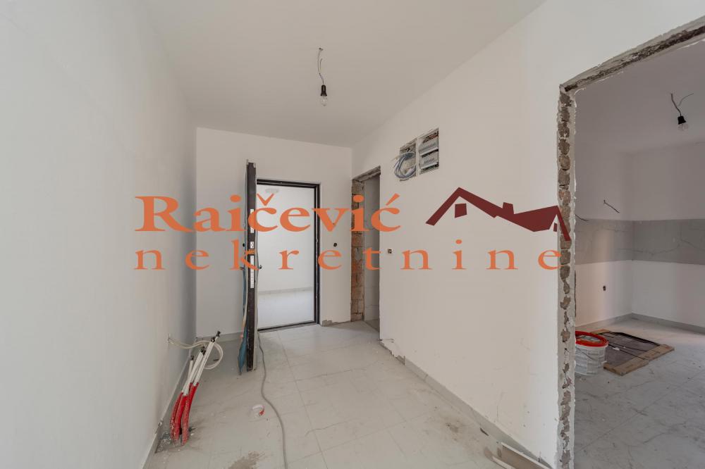 Stan na prodaju u Beogradu, Kaluđerica, trosoban, 82m2, cena 152600 evra