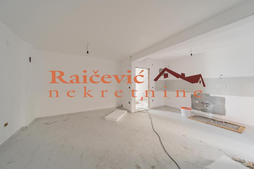 Stan na prodaju u Beogradu, Kaluđerica, trosoban, 82m2, cena 152600 evra