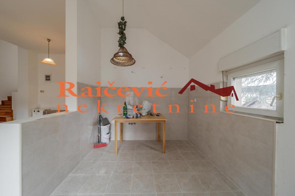 Stan na prodaju u Beogradu, Lion, trosoban, 83m2, cena 205000 evra