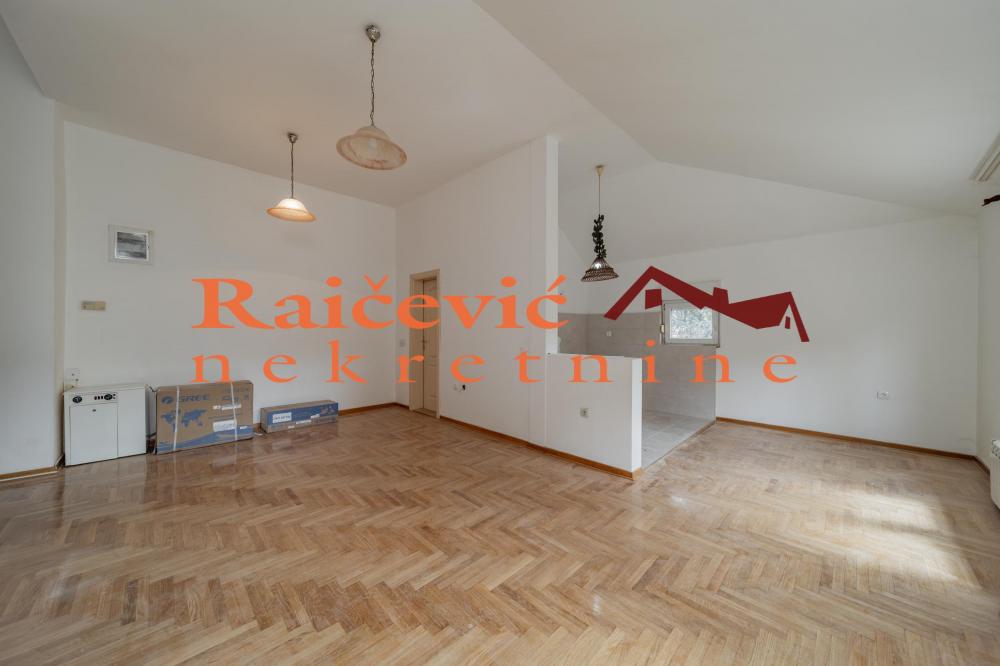 Stan na prodaju u Beogradu, Lion, trosoban, 83m2, cena 205000 evra