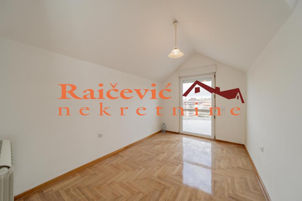 Stan na prodaju u Beogradu, Lion, trosoban, 83m2, cena 205000 evra