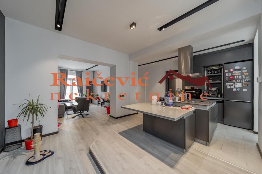 Stan na prodaju u Beogradu, Beograd (centar), trosoban, 83m2, cena 330000 evra