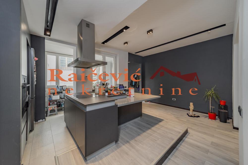 Stan na prodaju u Beogradu, Beograd (centar), trosoban, 83m2, cena 330000 evra