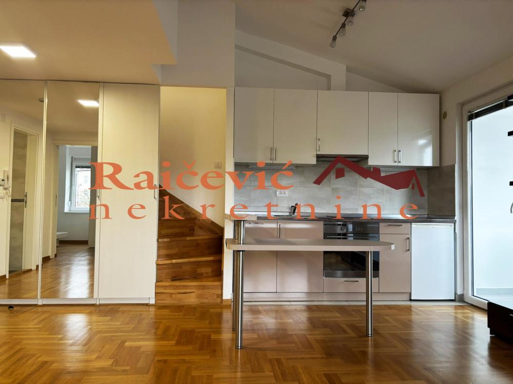 Stan na prodaju u Beogradu, Lion, cetvorosoban, 84m2, cena 200000 evra