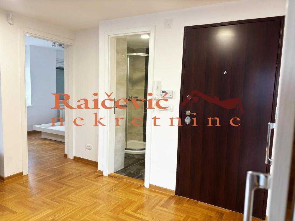 Stan na prodaju u Beogradu, Lion, cetvorosoban, 84m2, cena 200000 evra