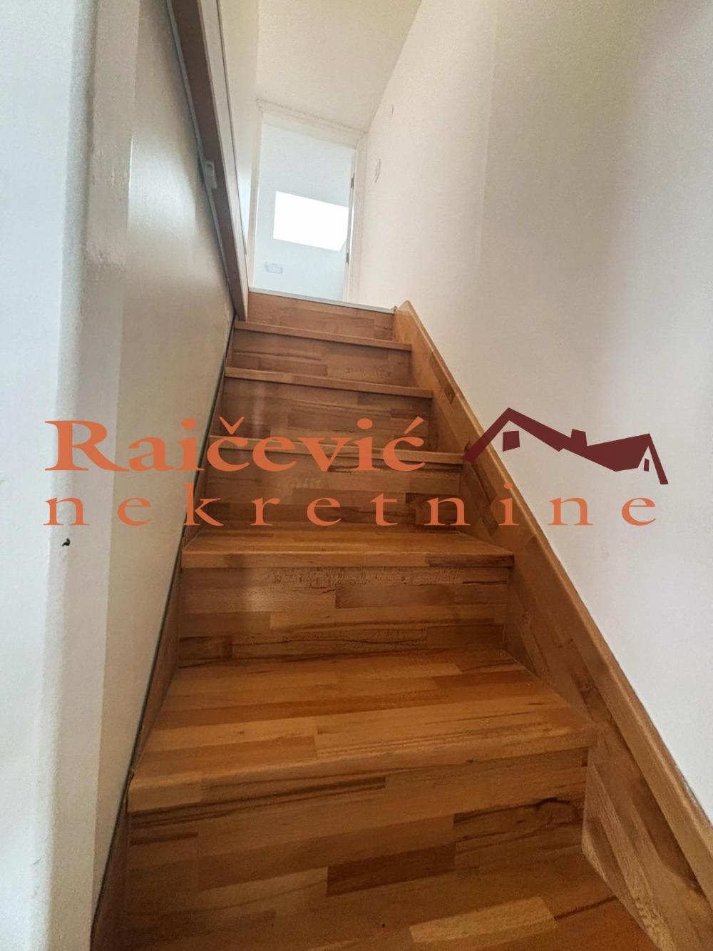 Stan na prodaju u Beogradu, Lion, cetvorosoban, 84m2, cena 200000 evra