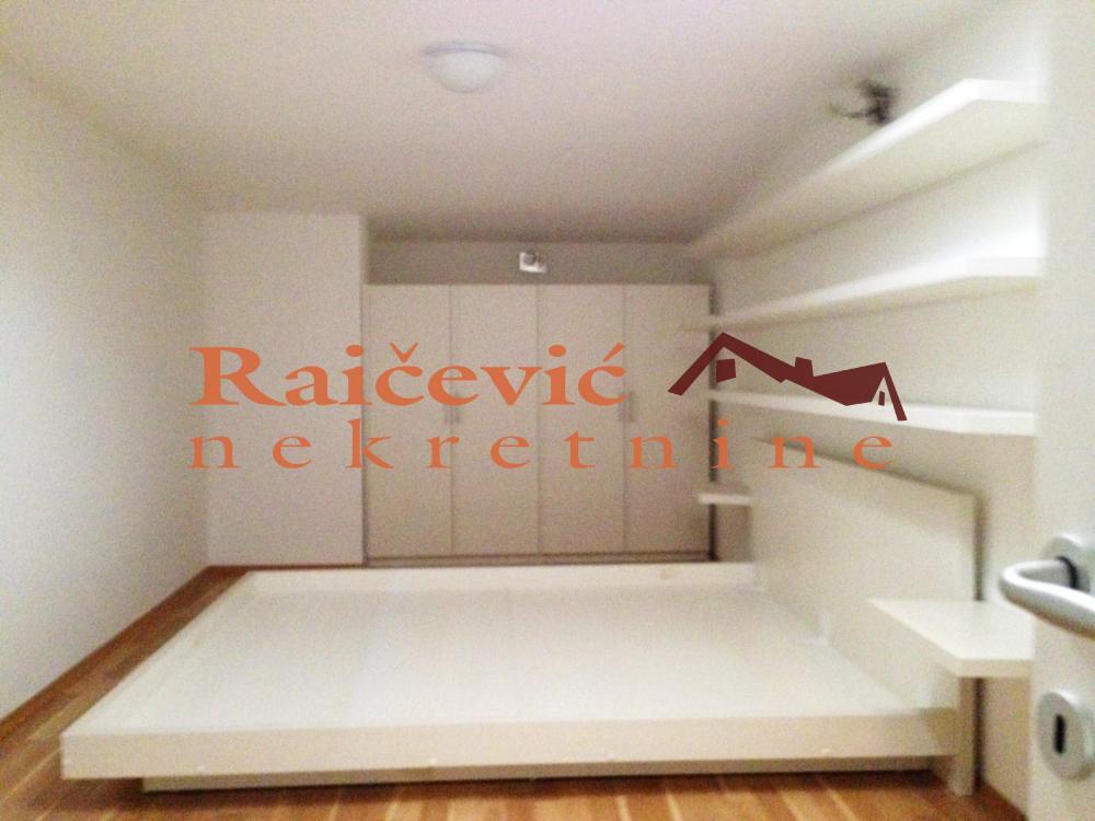 Stan na prodaju u Beogradu, Lion, cetvorosoban, 84m2, cena 200000 evra