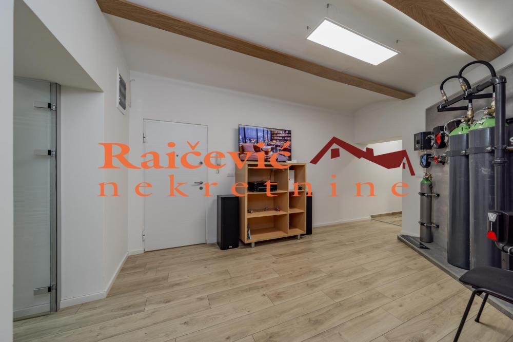 Stan na prodaju u Beogradu, Dorćol, cetvorosoban, 84m2, cena 205800 evra