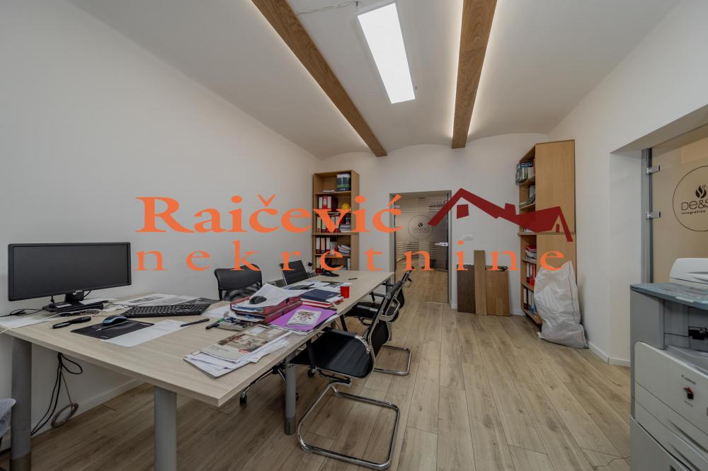 Stan na prodaju u Beogradu, Dorćol, cetvorosoban, 84m2, cena 205800 evra