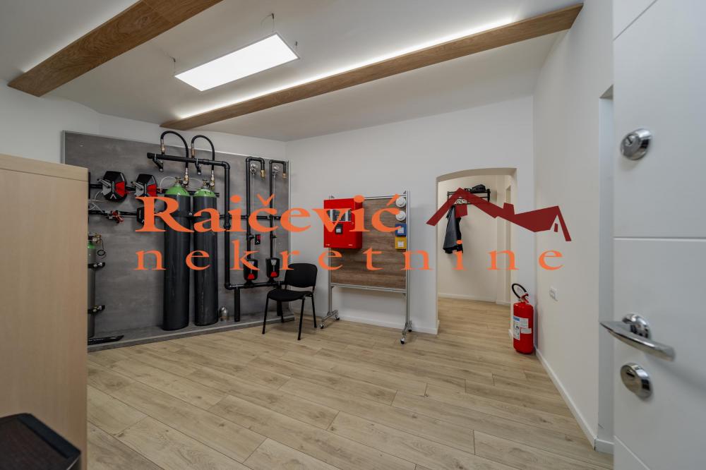 Stan na prodaju u Beogradu, Dorćol, cetvorosoban, 84m2, cena 205800 evra