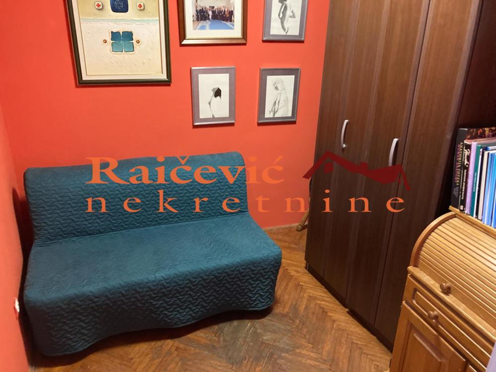 Stan na prodaju u Beogradu, Zemun, cetvorosoban, 84m2, cena 380000 evra