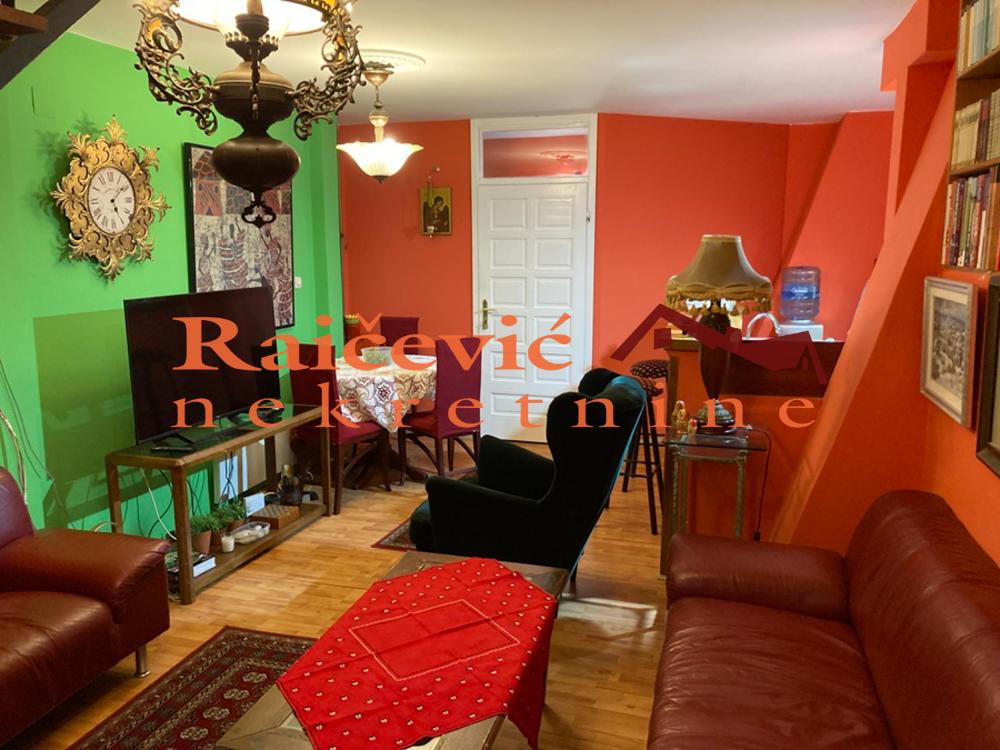 Stan na prodaju u Beogradu, Zemun, cetvorosoban, 84m2, cena 380000 evra