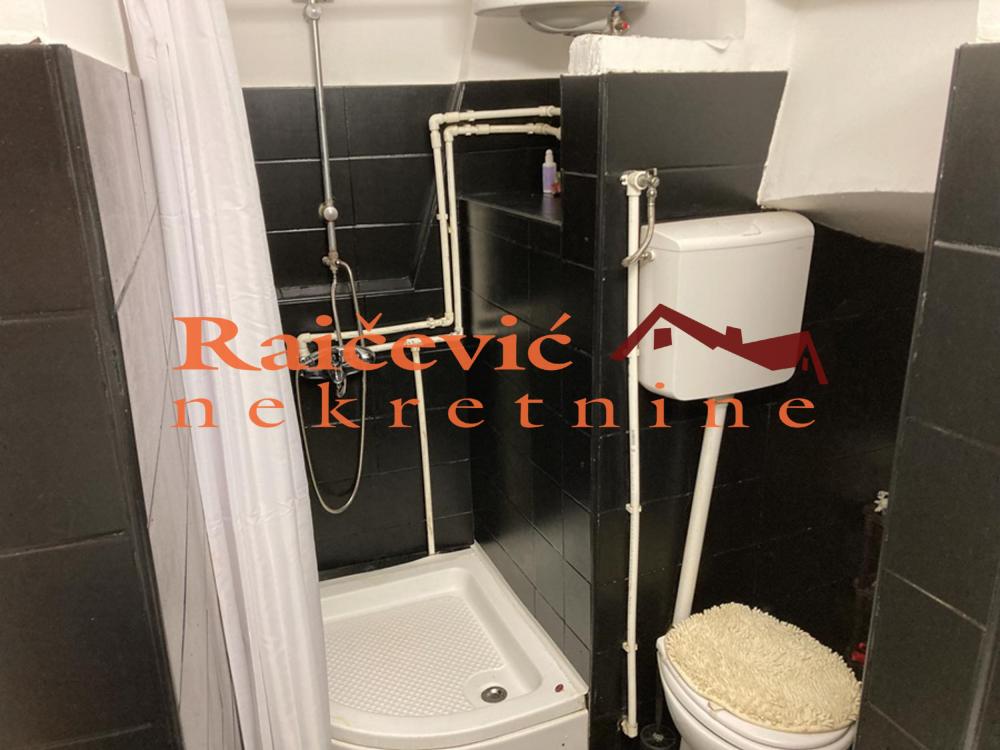 Stan na prodaju u Beogradu, Zemun, cetvorosoban, 84m2, cena 380000 evra