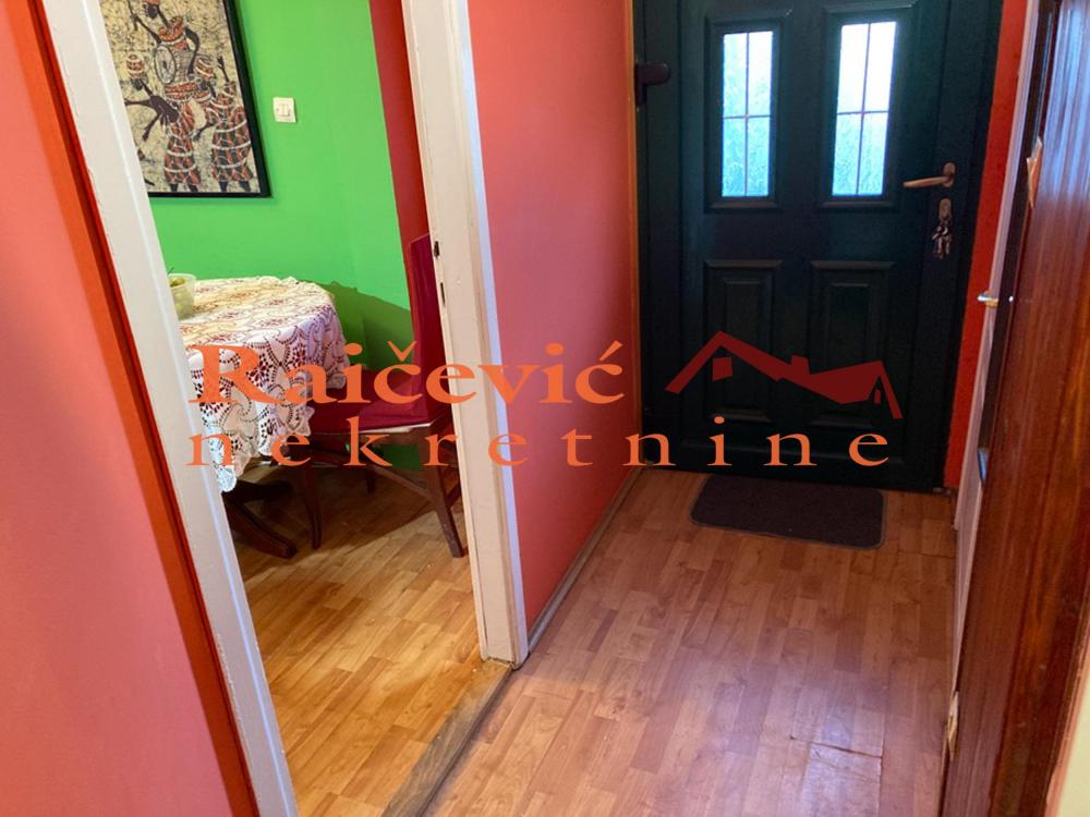 Stan na prodaju u Beogradu, Zemun, cetvorosoban, 84m2, cena 380000 evra