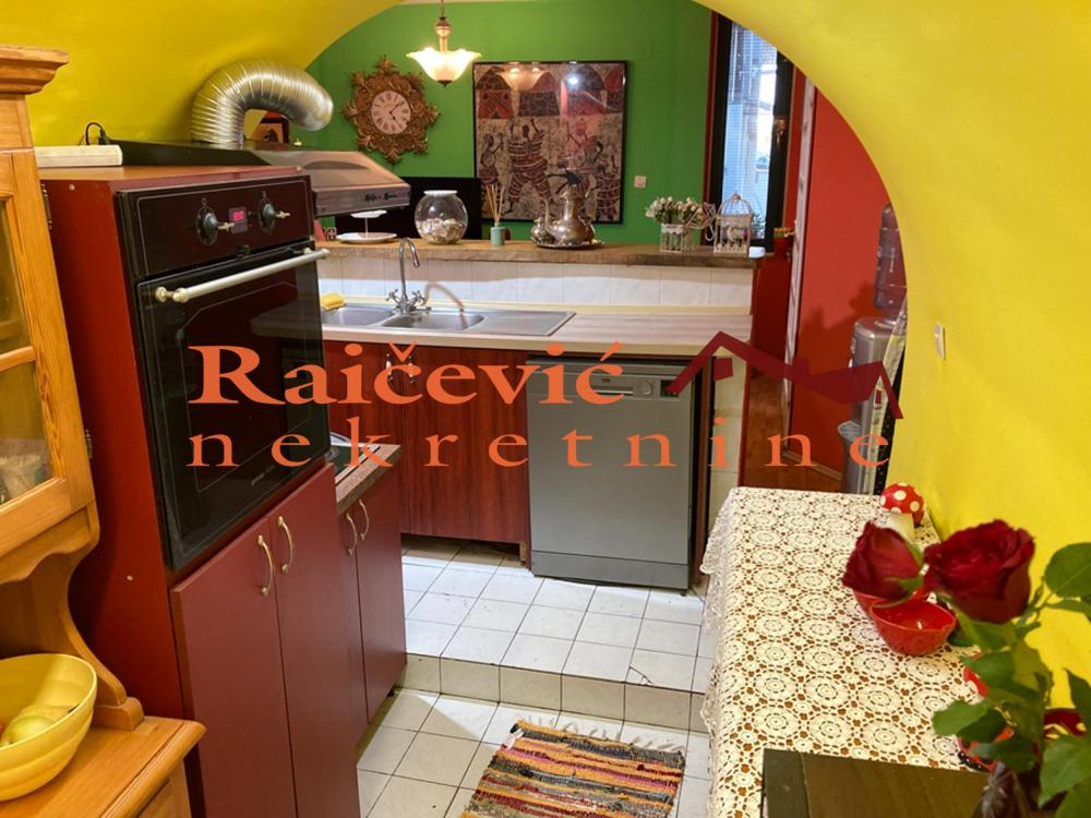 Stan na prodaju u Beogradu, Zemun, cetvorosoban, 84m2, cena 380000 evra