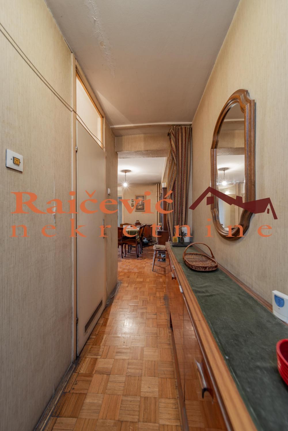 Stan na prodaju u Beogradu, Botanička bašta, trosoban, 85m2, cena 275000 evra