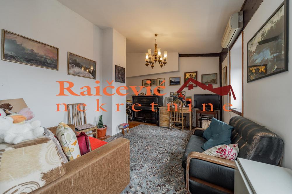 Stan na prodaju u Beogradu, Prvomajska, troiposoban, 86m2, cena 195000 evra