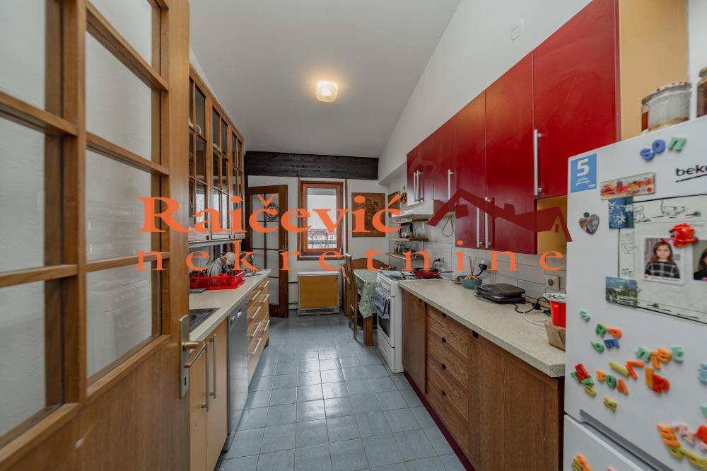 Stan na prodaju u Beogradu, Prvomajska, troiposoban, 86m2, cena 195000 evra