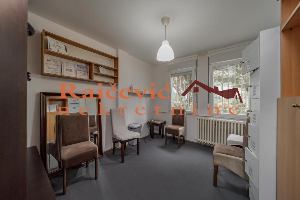 Stan na prodaju u Beogradu, Novi Beograd blok 34 (Studentski grad), trosoban, 86m2, cena 279000 evra