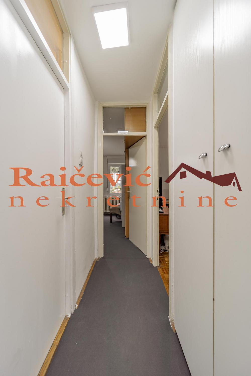 Stan na prodaju u Beogradu, Novi Beograd blok 34 (Studentski grad), trosoban, 86m2, cena 279000 evra