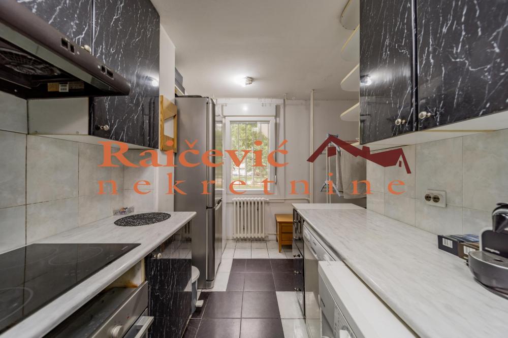 Stan na prodaju u Beogradu, Novi Beograd blok 34 (Studentski grad), trosoban, 86m2, cena 279000 evra