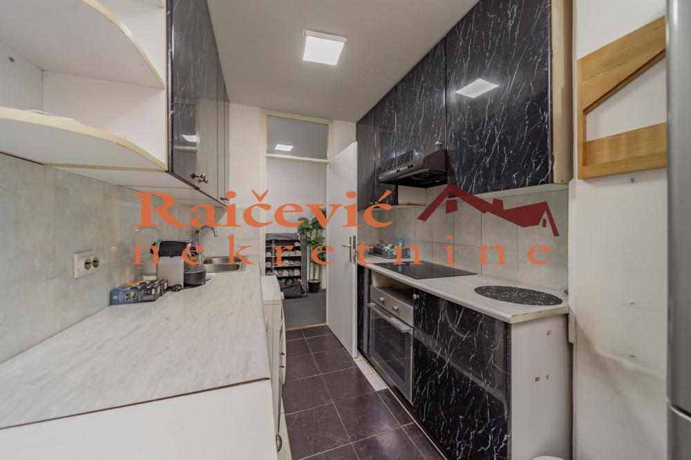 Stan na prodaju u Beogradu, Novi Beograd blok 34 (Studentski grad), trosoban, 86m2, cena 279000 evra