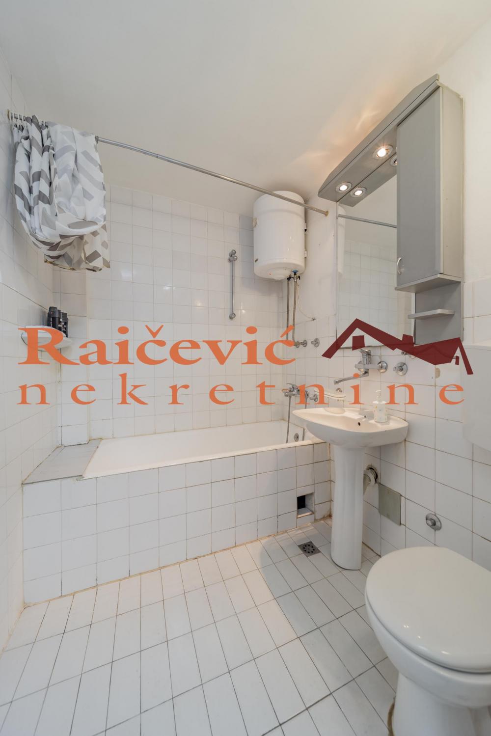 Stan na prodaju u Beogradu, Novi Beograd blok 34 (Studentski grad), trosoban, 86m2, cena 279000 evra