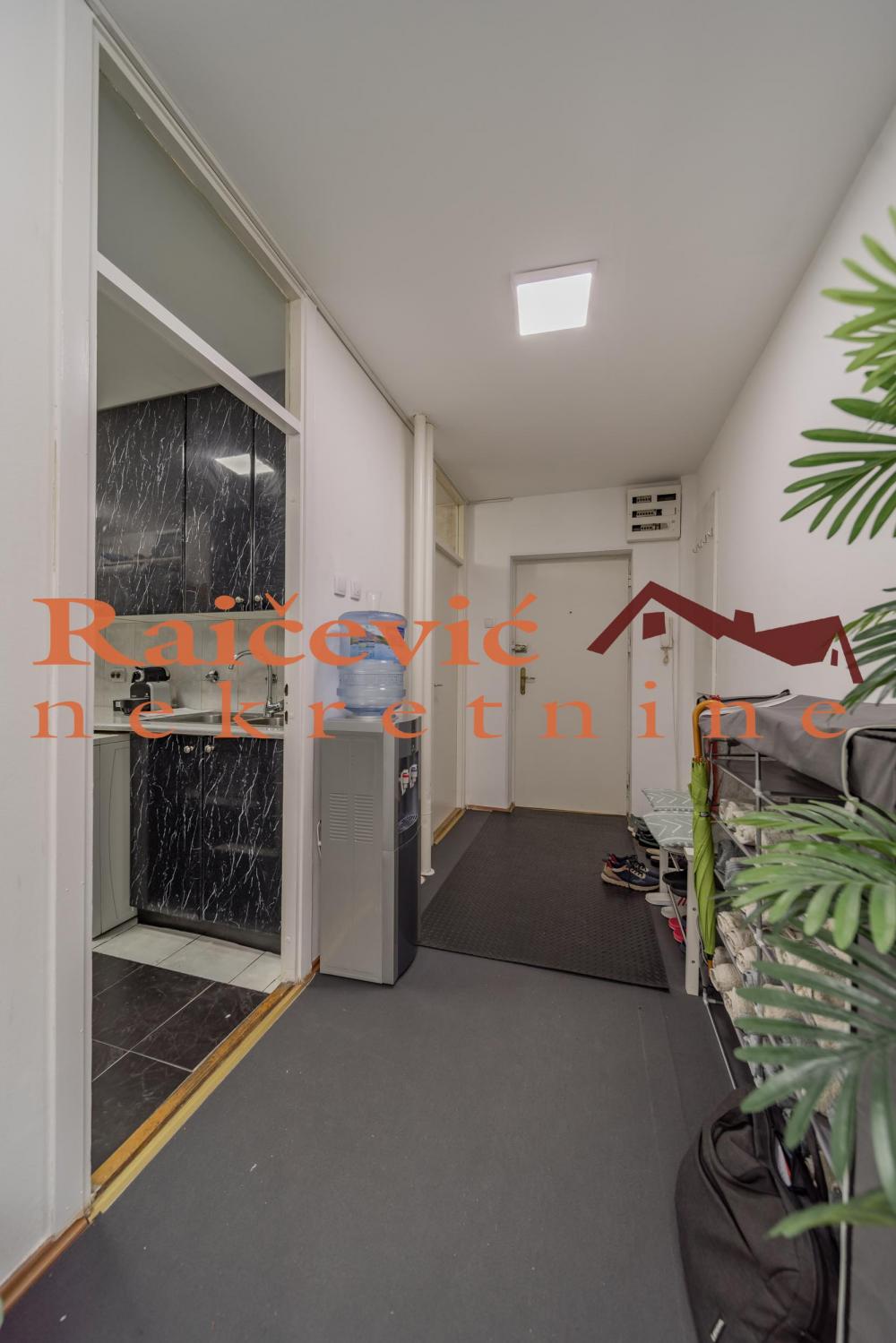 Stan na prodaju u Beogradu, Novi Beograd blok 34 (Studentski grad), trosoban, 86m2, cena 279000 evra