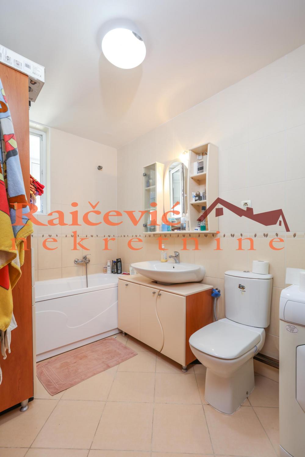 Stan na prodaju u Beogradu, Voždovac, cetvorosoban, 86m2, cena 299000 evra