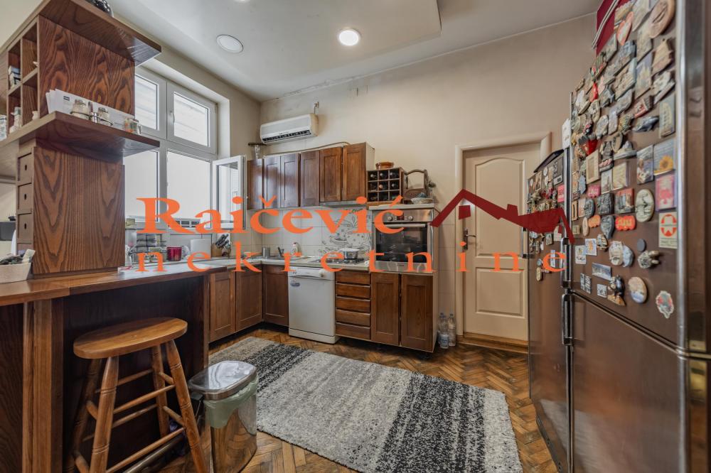 Stan na prodaju u Beogradu, Cvetni trg, trosoban, 86m2, cena 320000 evra